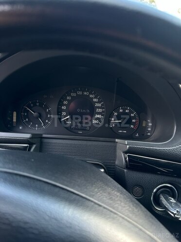Mercedes E 240-10