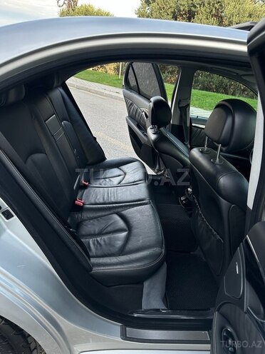 Mercedes E 240-17