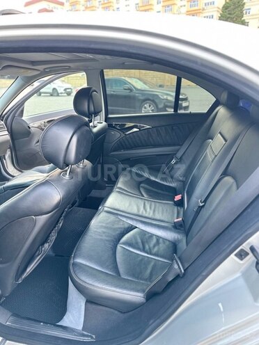Mercedes E 240-16