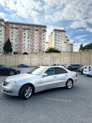 Mercedes E 240-2
