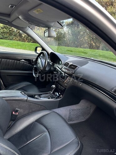 Mercedes E 240-11