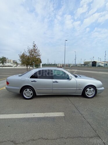 Mercedes E 200 1999, 280,000 km - 2.0 l - Bakı