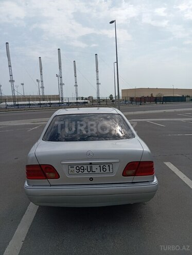 Mercedes E 200 1999, 280,000 km - 2.0 l - Bakı
