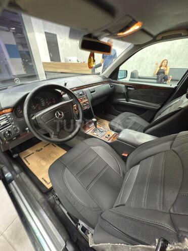 Mercedes E 220 1999, 662,687 km - 2.2 l - Bakı