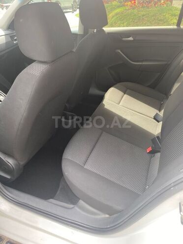 Volkswagen Polo-10