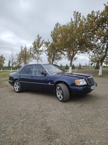 Mercedes E 200 1995, 352,741 km - 2.0 l - Füzuli