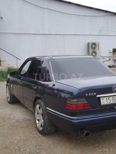 Mercedes E 200 1995, 352,741 km - 2.0 l - Füzuli