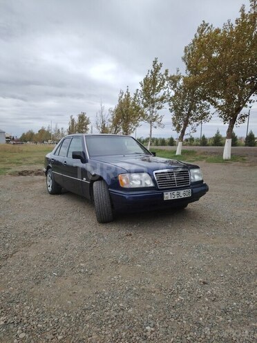 Mercedes E 200 1995, 352,741 km - 2.0 l - Füzuli