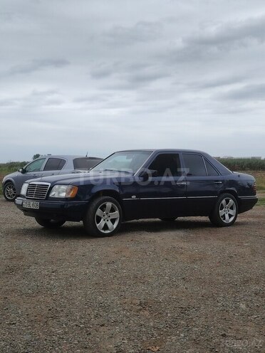 Mercedes E 200 1995, 352,741 km - 2.0 l - Füzuli