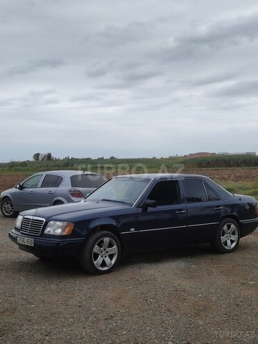Mercedes E 200 1995, 352,741 km - 2.0 l - Füzuli