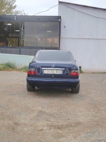 Mercedes E 200 1995, 352,741 km - 2.0 l - Füzuli