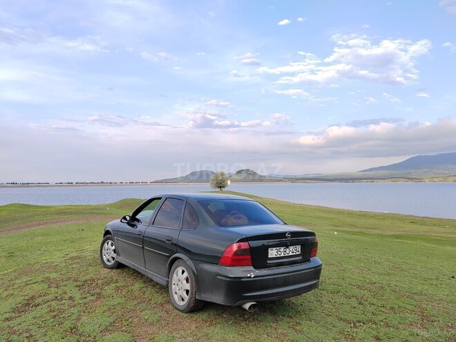 Opel Vectra 1999, 399,000 km - 1.6 l - Qazax