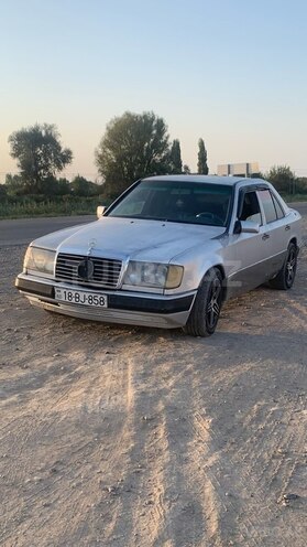 Mercedes E 280 1994, 250,000 km - 2.8 l - Salyan