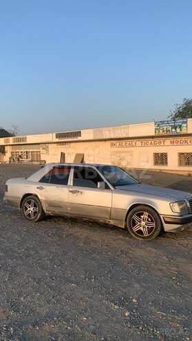 Mercedes E 280 1994, 250,000 km - 2.8 l - Salyan