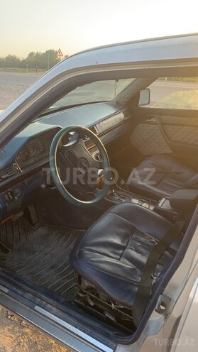 Mercedes E 280 1994, 250,000 km - 2.8 l - Salyan