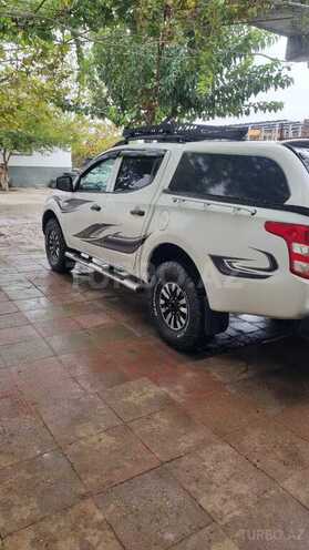 Mitsubishi L200 2016, 325,000 km - 2.4 l - Bakı