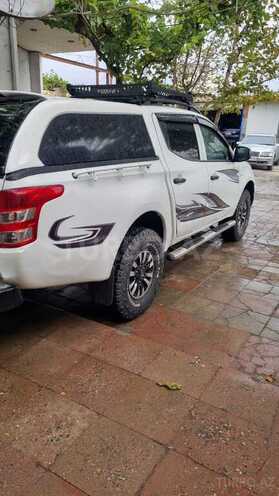 Mitsubishi L200 2016, 325,000 km - 2.4 l - Bakı
