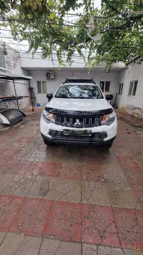 Mitsubishi L200 2016, 325,000 km - 2.4 l - Bakı