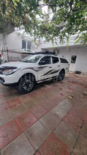 Mitsubishi L200 2016, 325,000 km - 2.4 l - Bakı