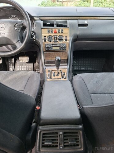 Mercedes E 240 1999, 287,000 km - 2.6 l - Bakı
