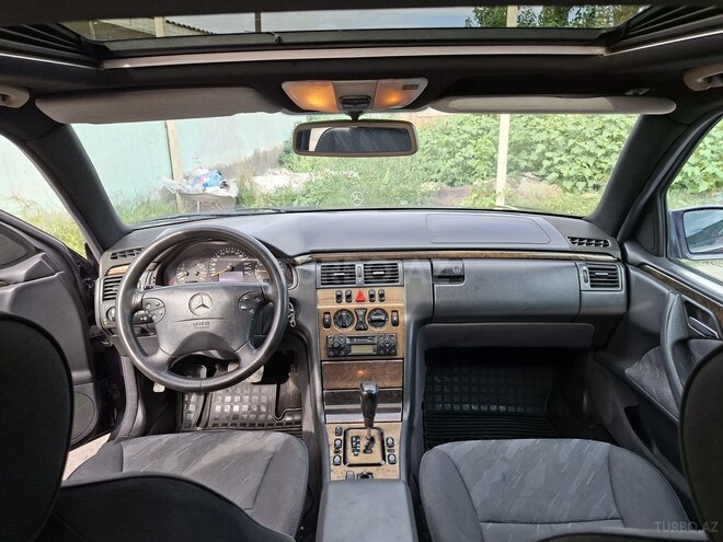 Mercedes E 240 1999, 287,000 km - 2.6 l - Bakı