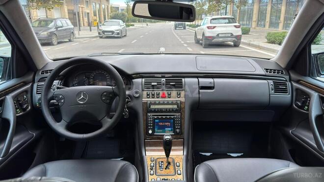 Mercedes E 240-16