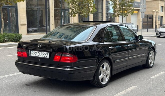 Mercedes E 240-10