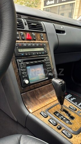 Mercedes E 240-13