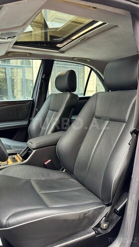 Mercedes E 240-21