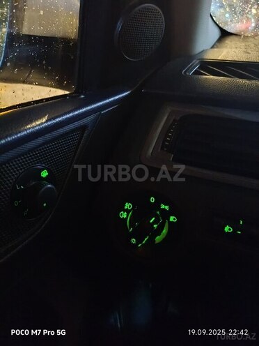 Skoda Rapid 2014, 238,000 km - 1.6 l - Bakı