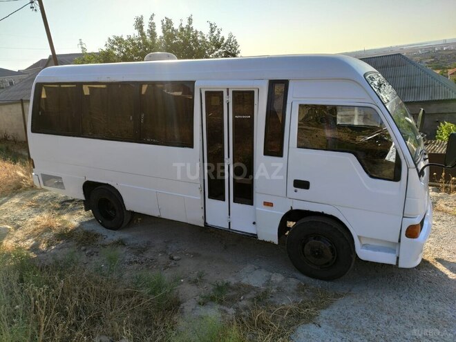 Hyundai  2002, 880,000 km - 3.9 l - Bakı