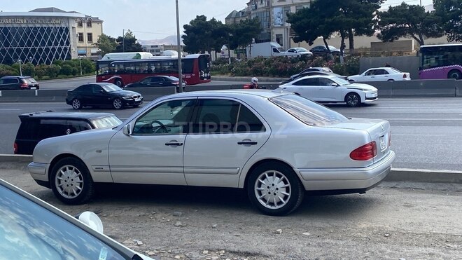 Mercedes E 230 1996, 427,000 km - 2.3 l - Sumqayıt