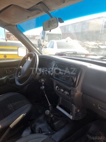 Mitsubishi L200 2005, 100,000 km - 2.5 l - Bakı