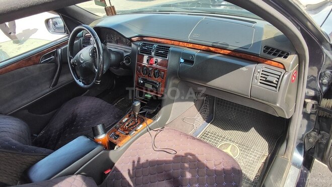 Mercedes E 270 1999, 559,298 km - 2.7 l - Bakı