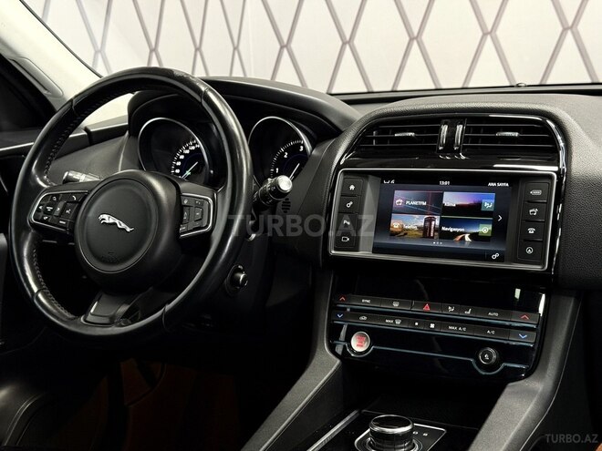 Jaguar F-Pace-9