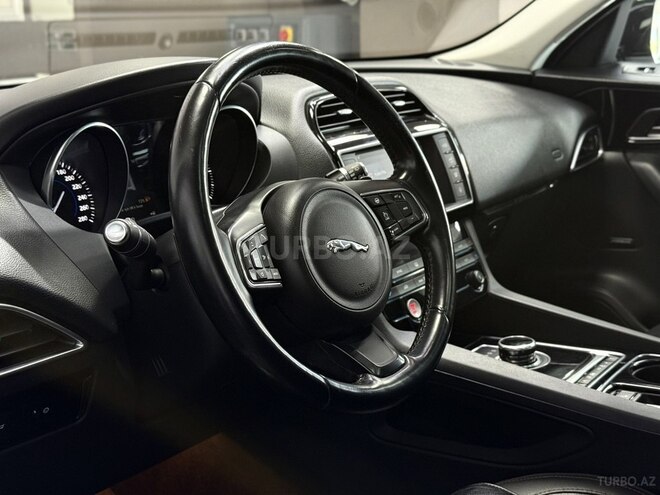 Jaguar F-Pace-12