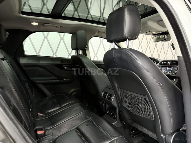 Jaguar F-Pace-11