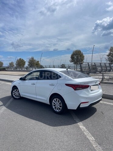 Hyundai Accent 2018, 129,353 km - 1.6 l - Bakı