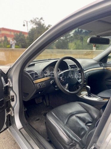Mercedes E 220 2005, 383,000 km - 2.2 l - Bakı