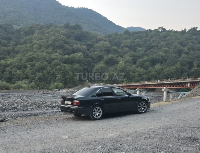 BMW 520 1998, 420,000 km - 2.0 l - Zaqatala