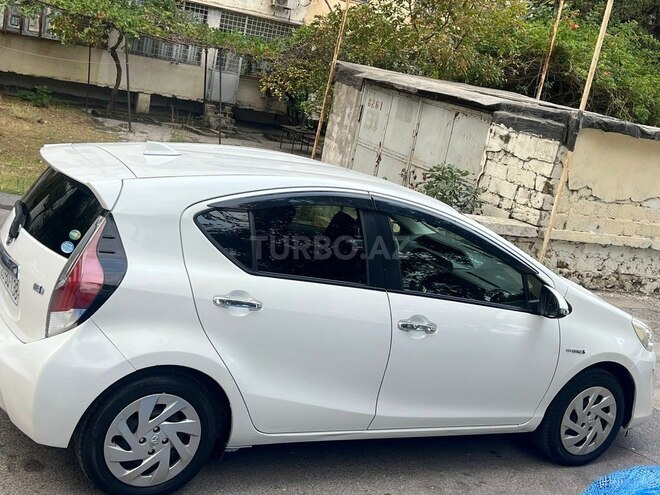 Toyota Aqua 2016, 180,000 km - 1.5 l - Bakı