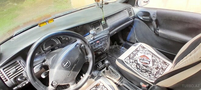 Opel Vectra 1998, 200,000 km - 1.6 l - Qusar