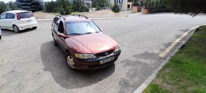 Opel Vectra 1998, 200,000 km - 1.6 l - Qusar