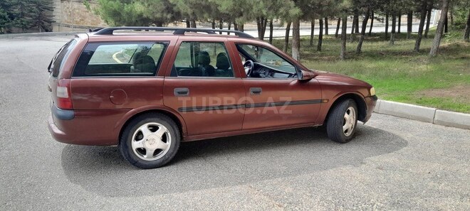 Opel Vectra 1998, 200,000 km - 1.6 l - Qusar