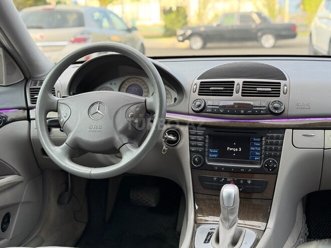Mercedes E 240 2002, 345,000 km - 2.6 l - Qazax