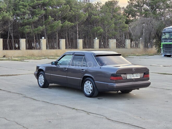 Mercedes 220 E 1994, 321,000 km - 2.2 l - Sumqayıt