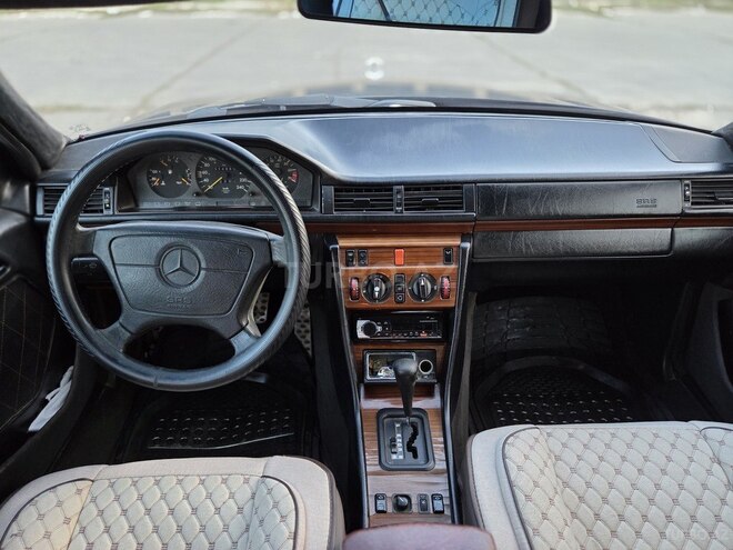 Mercedes 220 E 1994, 321,000 km - 2.2 l - Sumqayıt
