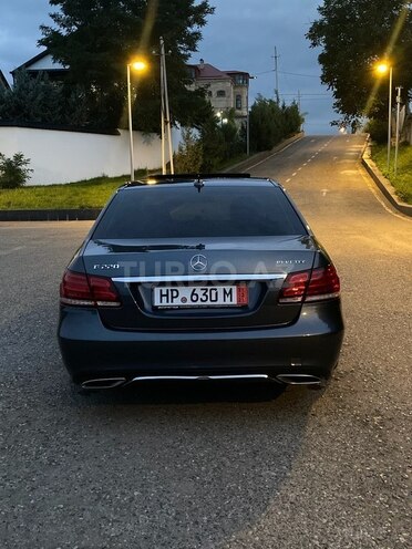 Mercedes E 220 2015, 194,000 km - 2.1 л - Quba