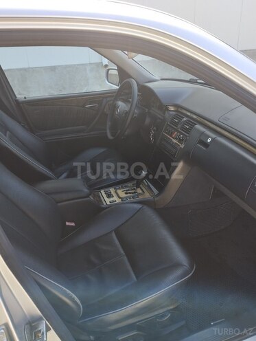 Mercedes E 320 2001, 461,499 km - 3.2 l - Xaçmaz
