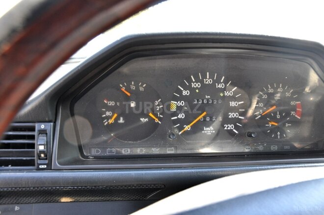 Mercedes E 200 1993, 336,000 km - 2.0 l - Saatlı